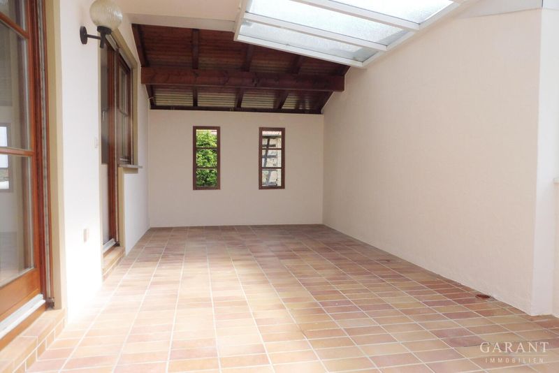 Erstbezug nach Renovierung - 4 Zimmer EBK, mit großer Terrasse und Garage!